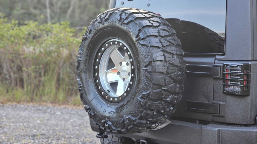 2017 Jeep Wrangler Unlimited Sport - Photo 6 of 72