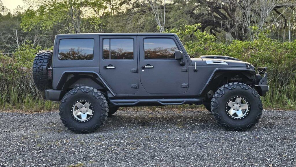 2017 Jeep Wrangler Unlimited Sport - Photo 8 of 72