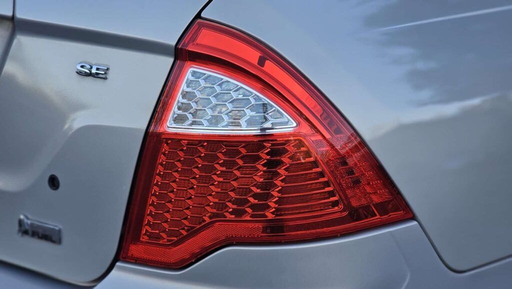 2010 Ford Fusion SE - Photo 8 of 76