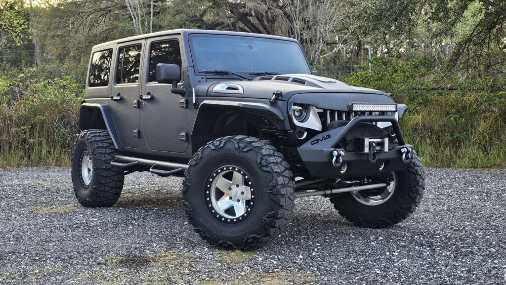 2017 Jeep Wrangler Unlimited Sport - Photo 10 of 72