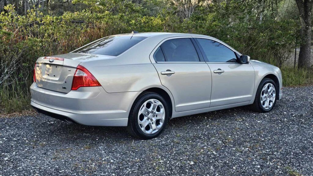 2010 Ford Fusion SE - Photo 10 of 76