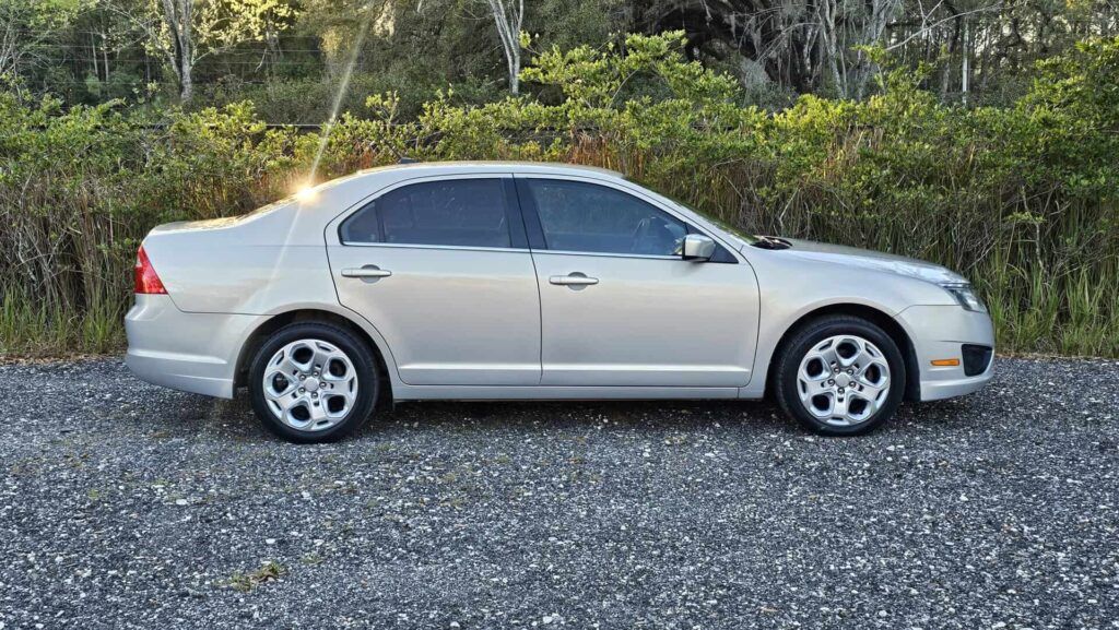 2010 Ford Fusion SE - Photo 11 of 76