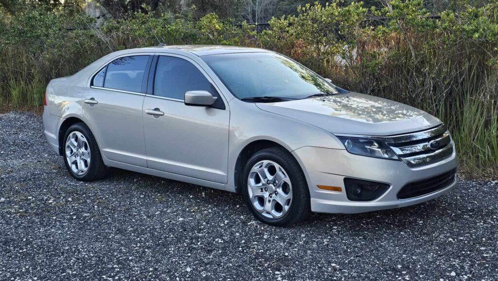 2010 Ford Fusion SE - Photo 12 of 76