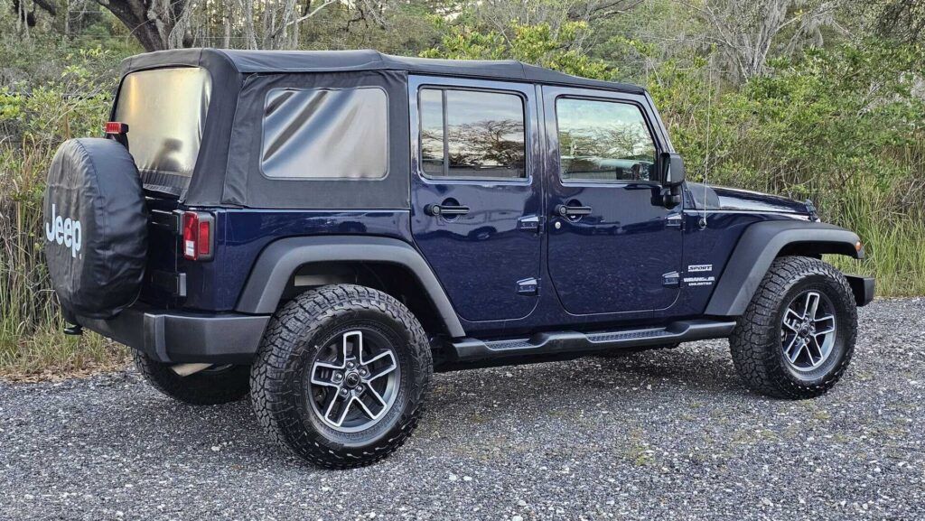 2013 Jeep Wrangler Unlimited Sport 4x4 - Photo 13 of 72