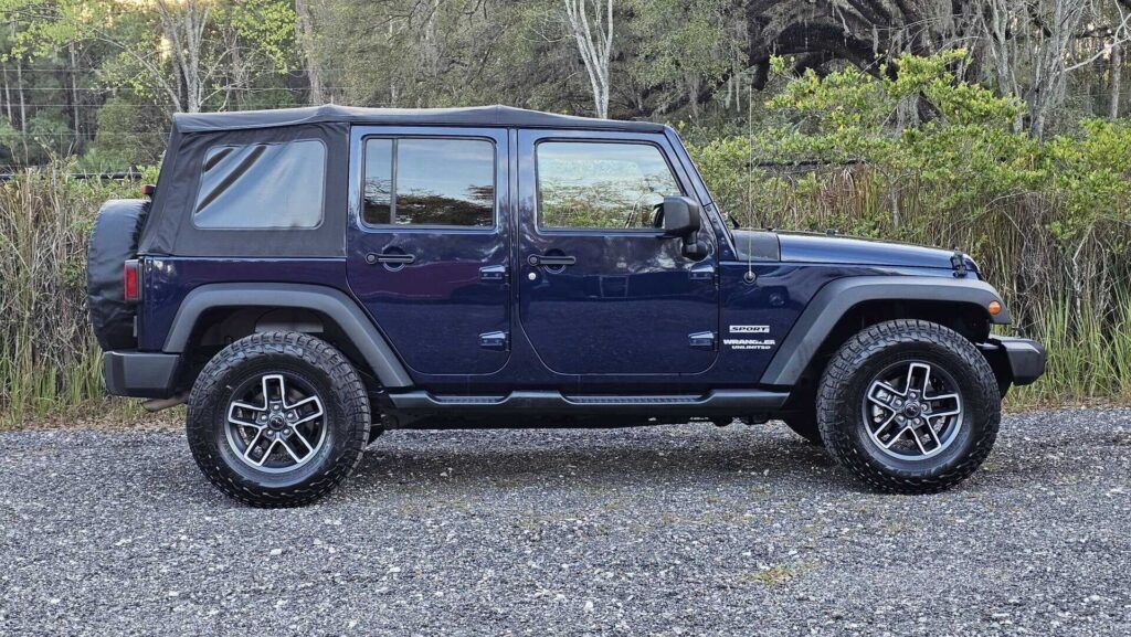 2013 Jeep Wrangler Unlimited Sport 4x4 - Photo 14 of 72