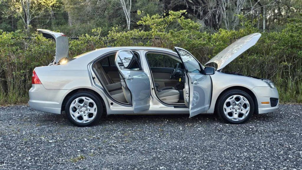 2010 Ford Fusion SE - Photo 14 of 76