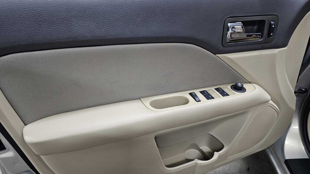 2010 Ford Fusion SE - Photo 15 of 76
