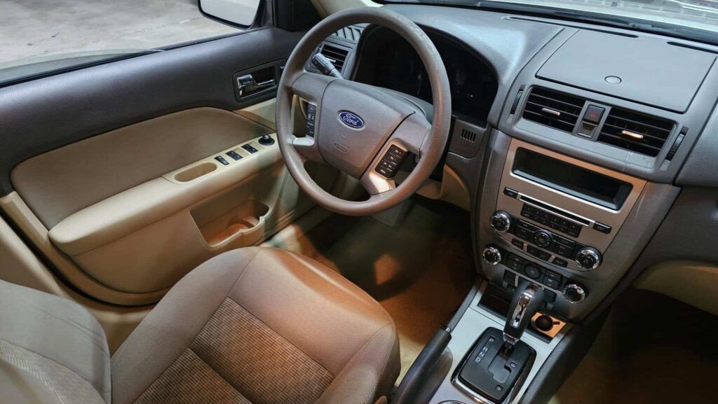 2010 Ford Fusion SE - Photo 18 of 76