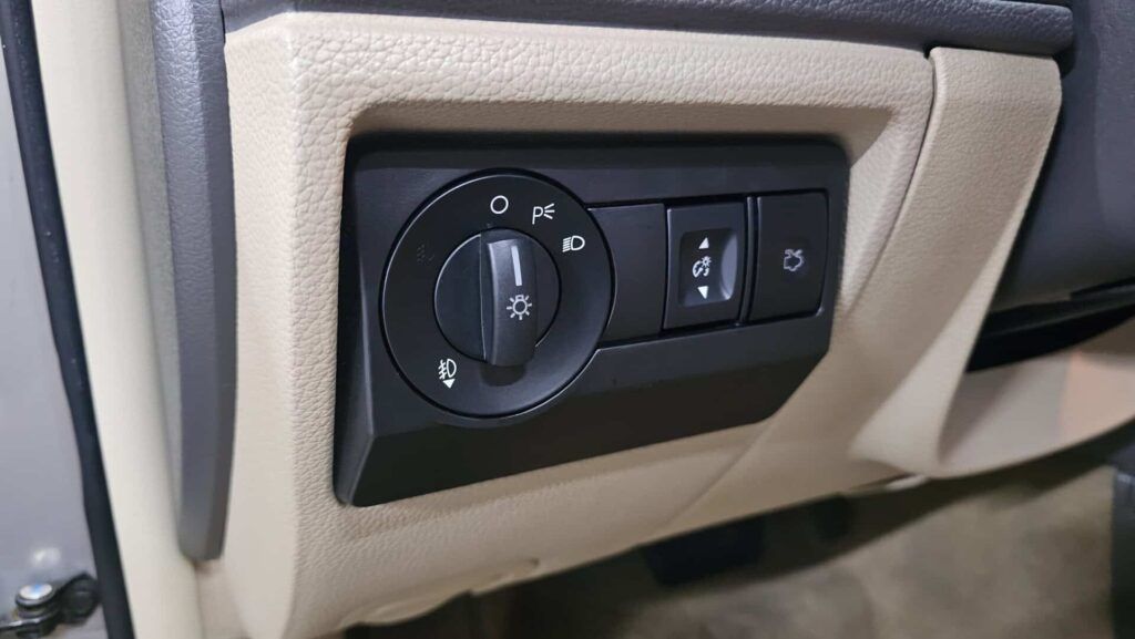 2010 Ford Fusion SE - Photo 24 of 76