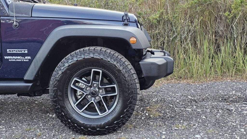 2013 Jeep Wrangler Unlimited Sport 4x4 - Photo 25 of 72