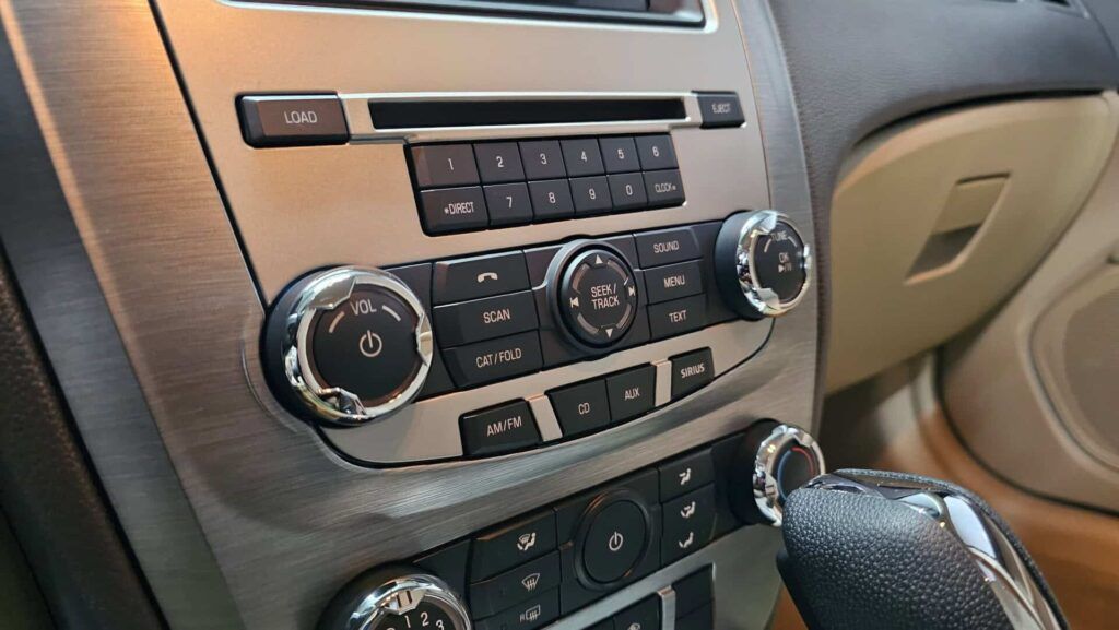 2010 Ford Fusion SE - Photo 26 of 76