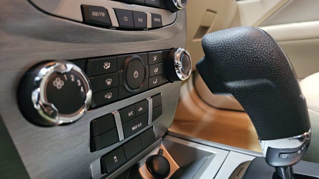 2010 Ford Fusion SE - Photo 27 of 76