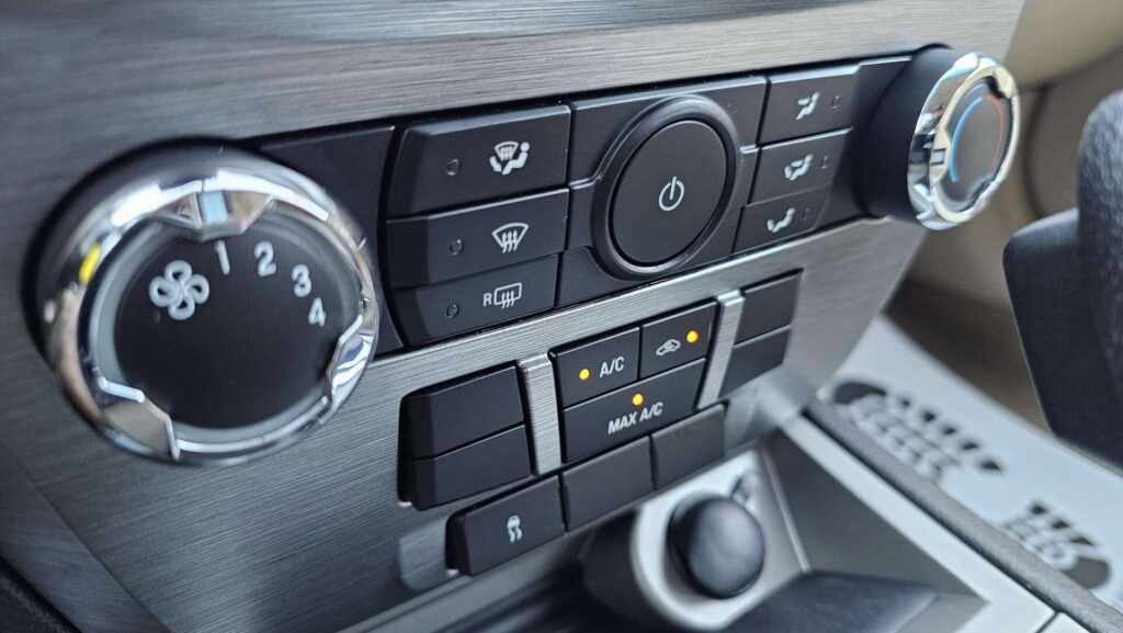 2010 Ford Fusion SE - Photo 28 of 76