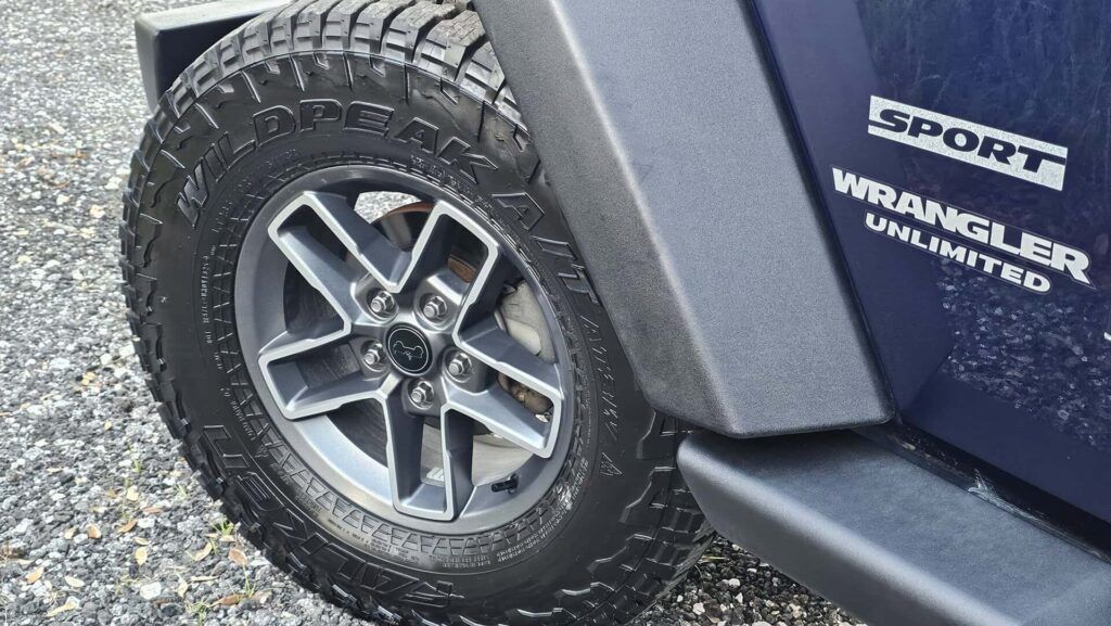 2013 Jeep Wrangler Unlimited Sport 4x4 - Photo 28 of 72