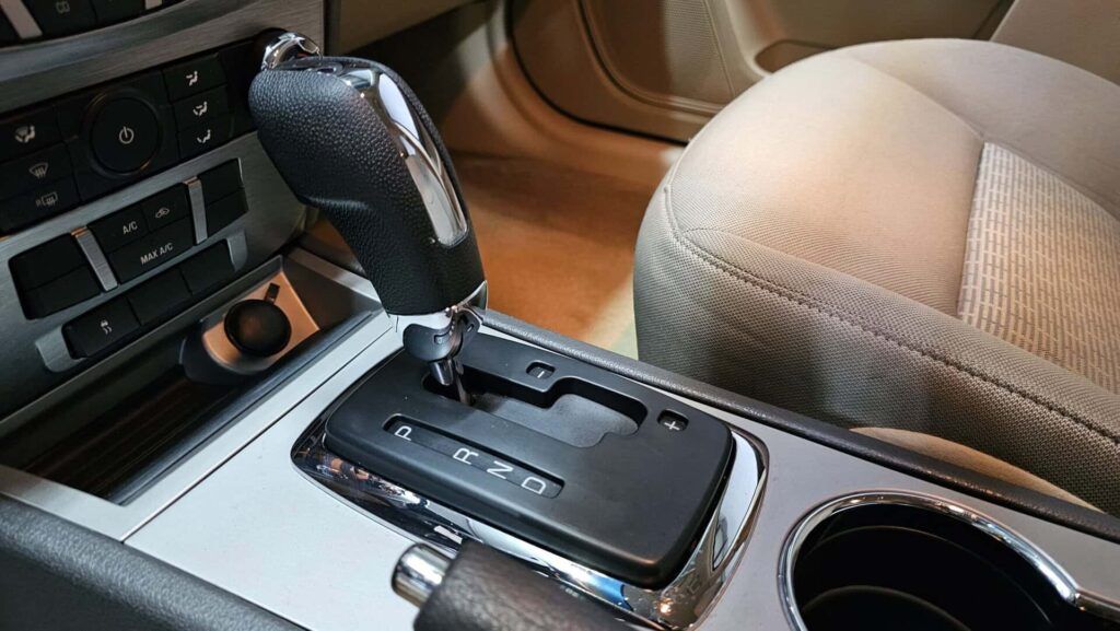 2010 Ford Fusion SE - Photo 29 of 76
