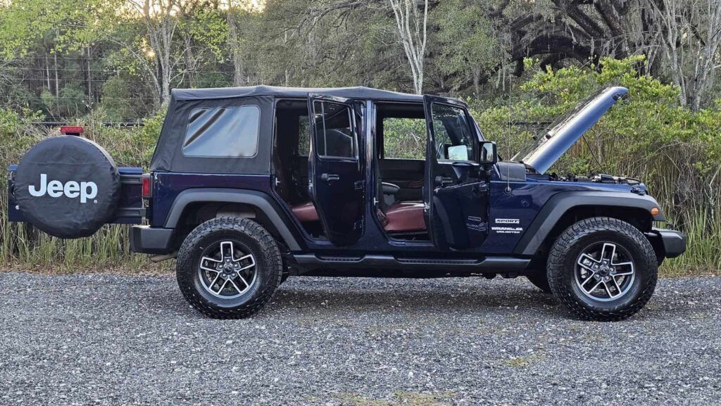 2013 Jeep Wrangler Unlimited Sport 4x4 - Photo 30 of 72