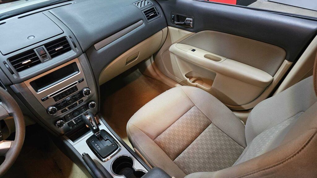 2010 Ford Fusion SE - Photo 35 of 76