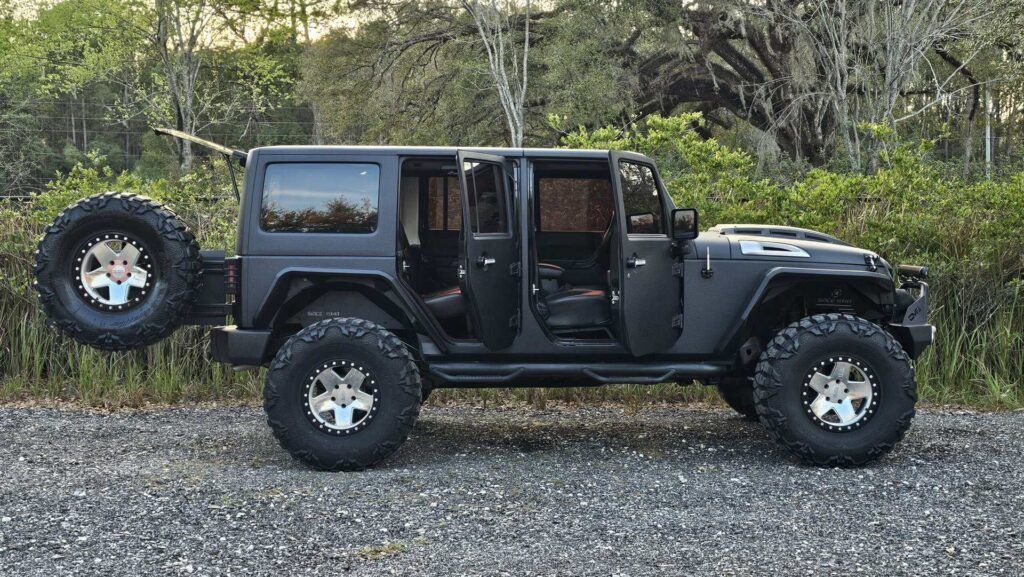 2017 Jeep Wrangler Unlimited Sport - Photo 37 of 72