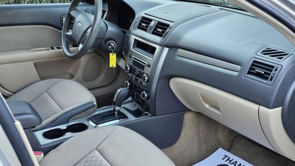 2010 Ford Fusion SE - Photo 40 of 76