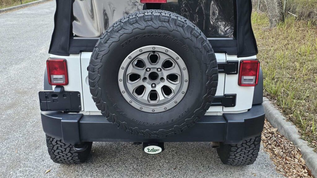 2016 Jeep Wrangler Unlimited Sport 4x4 - Photo 4 of 19