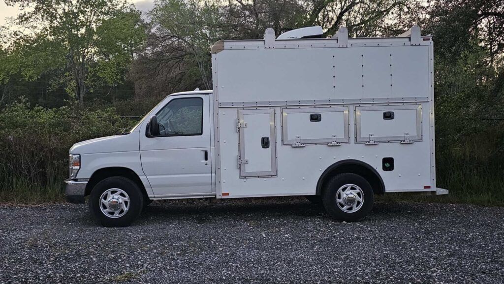 2008 Ford E-350 Enclosed Service Van - Photo 4 of 64