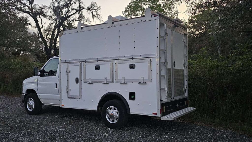2008 Ford E-350 Enclosed Service Van - Photo 6 of 64