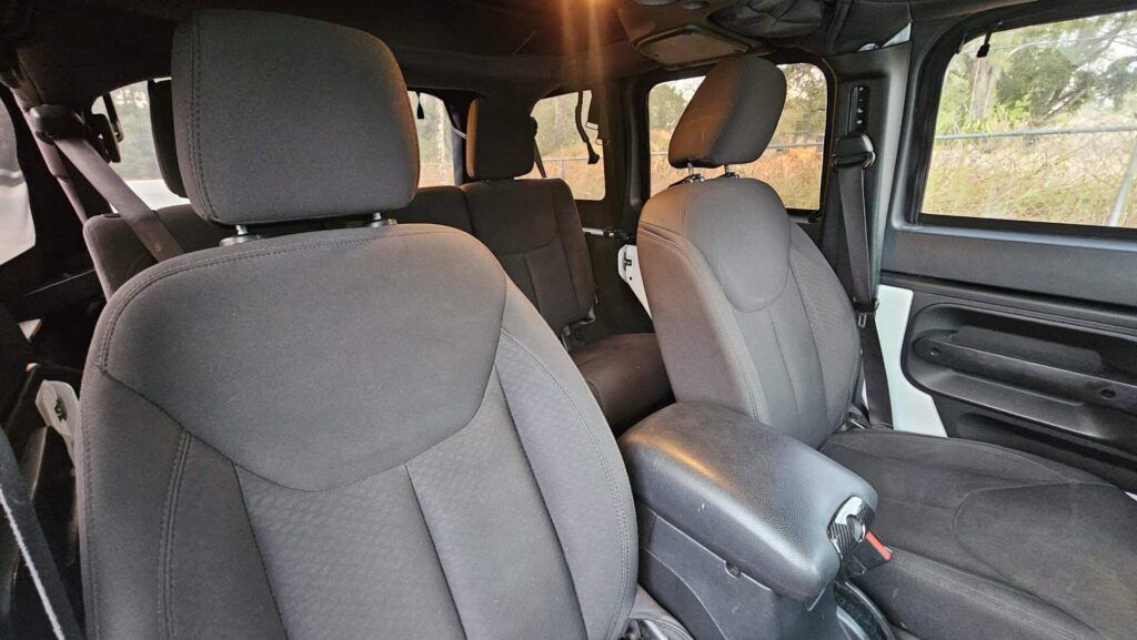 2016 Jeep Wrangler Unlimited Sport 4x4 - Photo 12 of 19