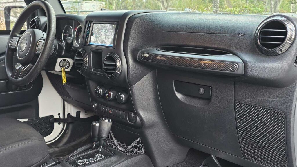 2016 Jeep Wrangler Unlimited Sport 4x4 - Photo 13 of 19