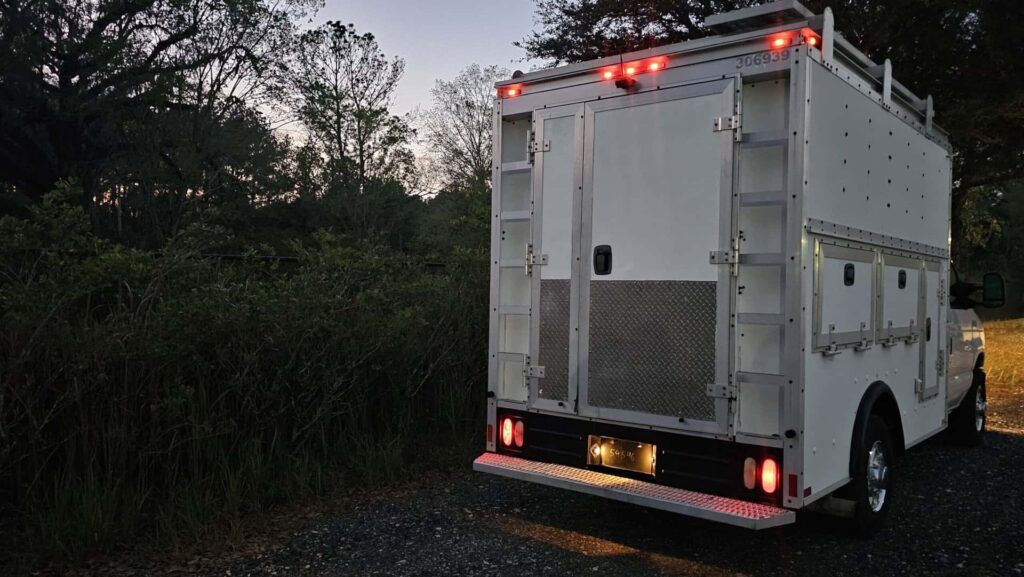 2008 Ford E-350 Enclosed Service Van - Photo 14 of 64