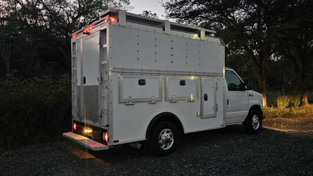 2008 Ford E-350 Enclosed Service Van - Photo 15 of 64