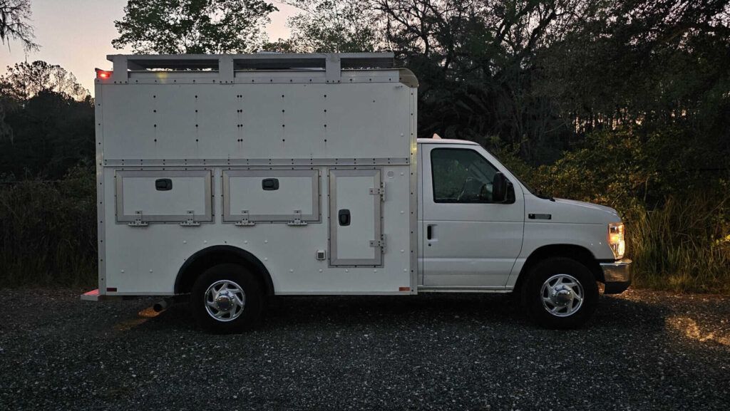 2008 Ford E-350 Enclosed Service Van - Photo 16 of 64