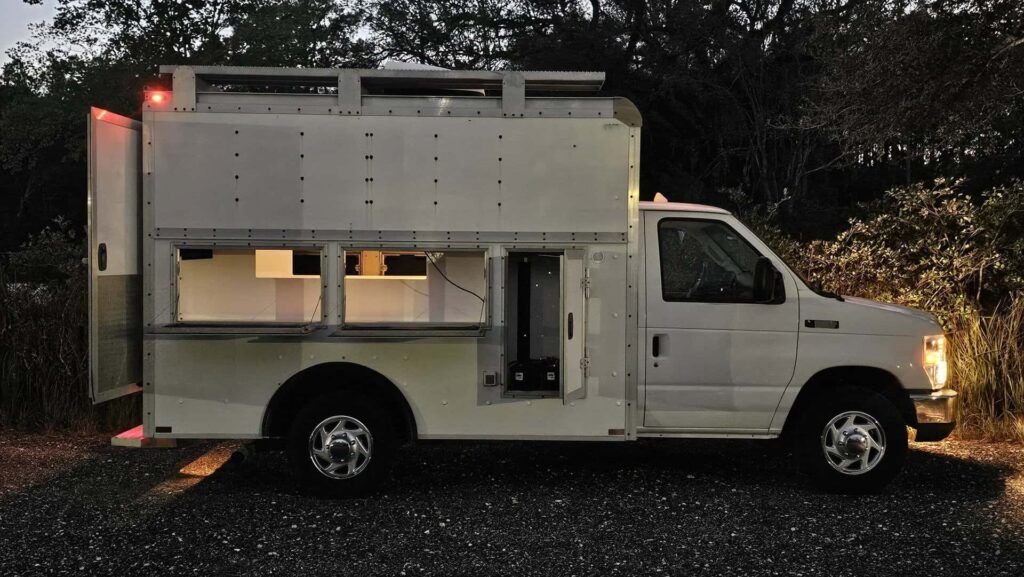 2008 Ford E-350 Enclosed Service Van - Photo 17 of 64