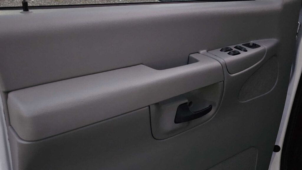 2008 Ford E-350 Enclosed Service Van - Photo 30 of 64