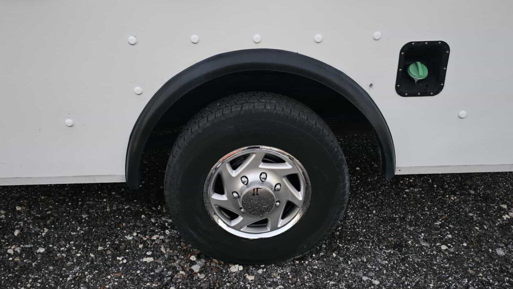 2008 Ford E-350 Enclosed Service Van - Photo 58 of 64