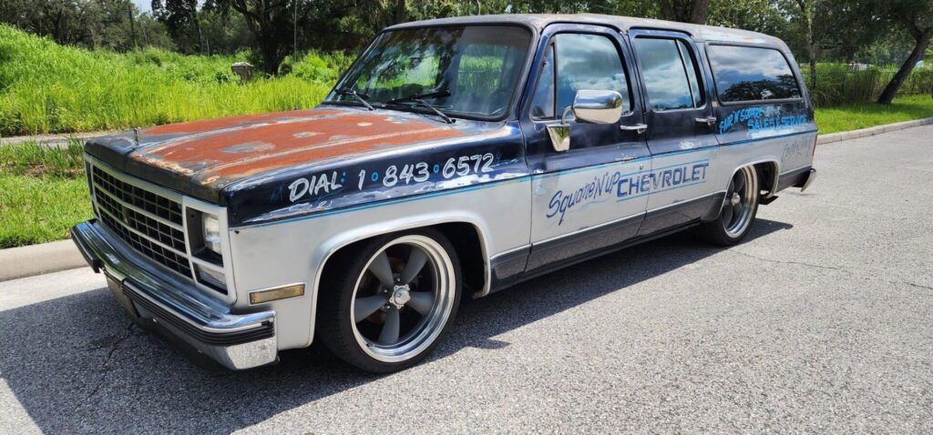 1989 Chevrolet Suburban - Photo 2 of 12
