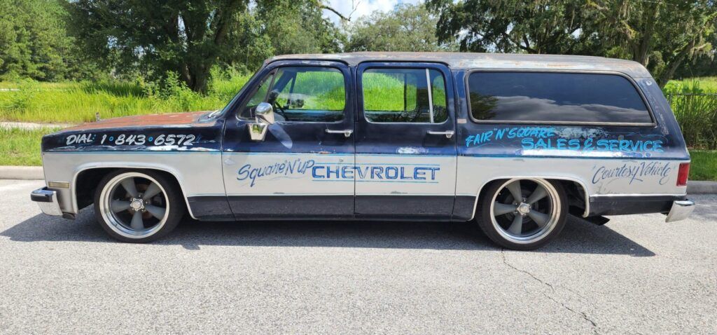 1989 Chevrolet Suburban - Photo 3 of 12