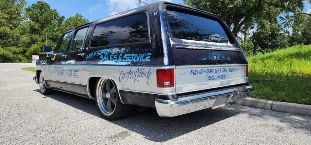 1989 Chevrolet Suburban - Photo 4 of 12