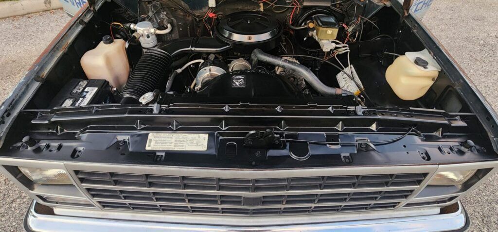 1989 Chevrolet Suburban - Photo 8 of 12