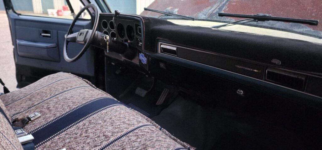 1989 Chevrolet Suburban - Photo 10 of 12