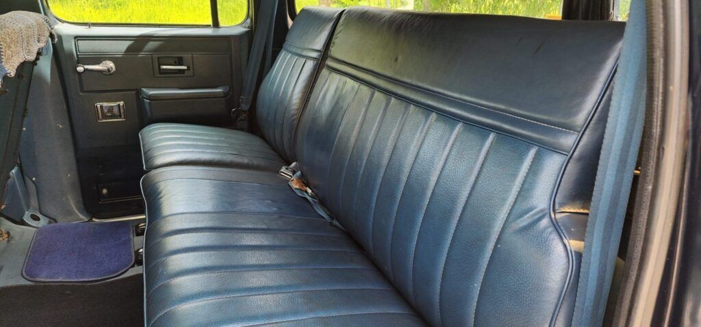 1989 Chevrolet Suburban - Photo 12 of 12