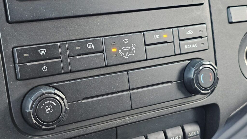 2015 Ford F-450 4x4 Landscape Dump Truck - Photo 48 of 94